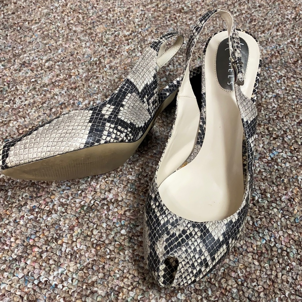 Nickels Snakeskin Print Heels size 10 3.5” heels